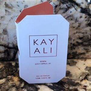 Kayali Eden Juicy Apple |01 Sample Vial Spray Card